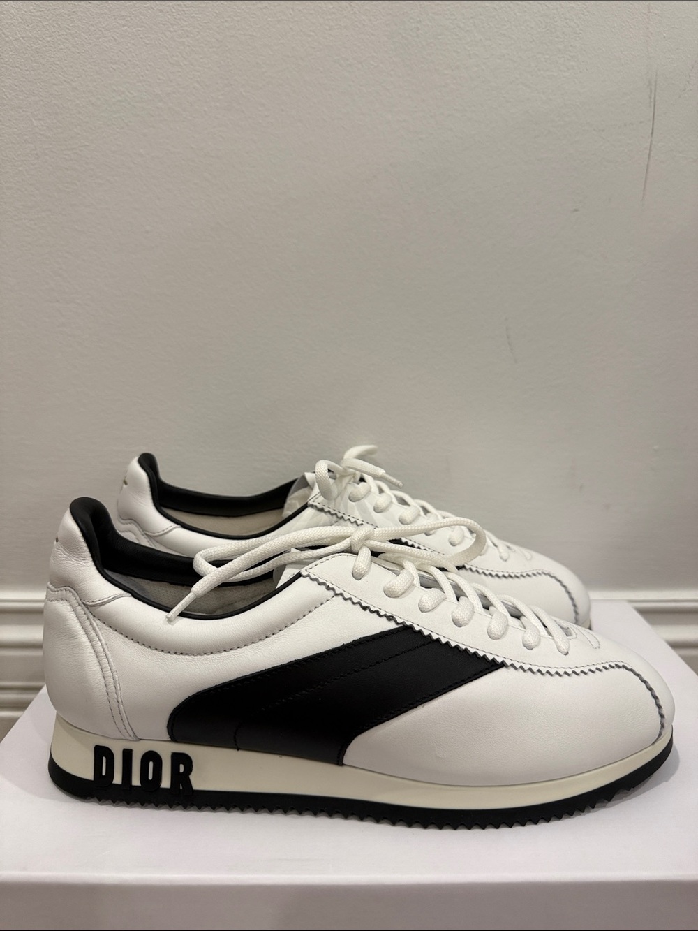 Christian Dior White & Black Low-Top Sneakers 37 – New – Never Worn